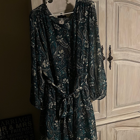Pretty blue and green dress.  Smooth feeling fabric. - Picture 1 of 3